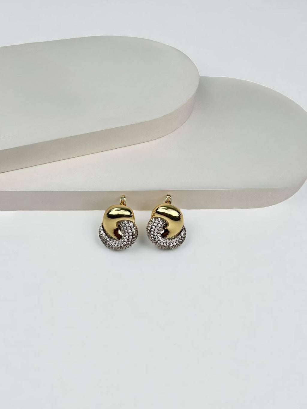 Sarmal Tasarımlı Gold Gümüş Küpe