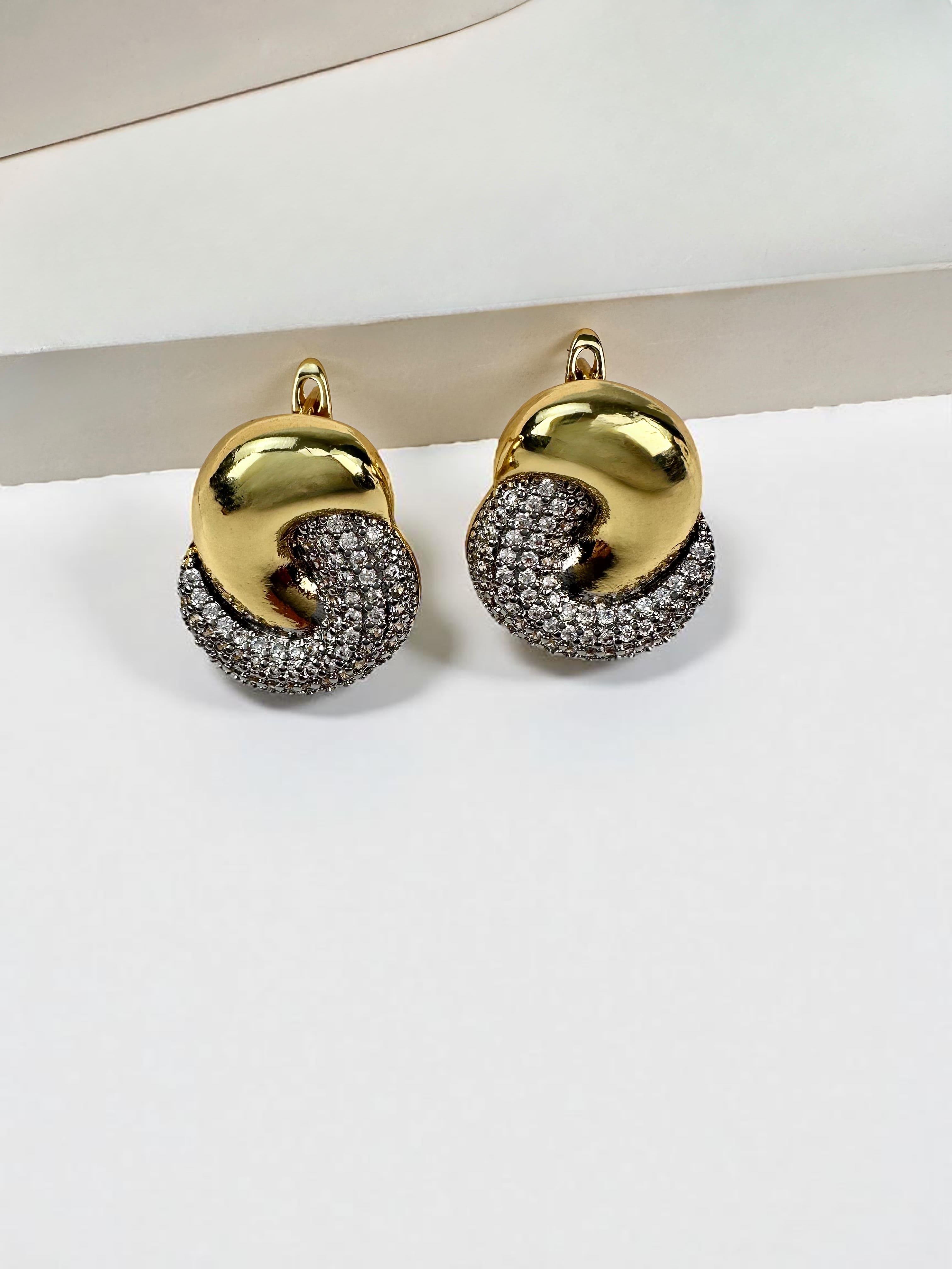 Sarmal Tasarımlı Gold Gümüş Küpe