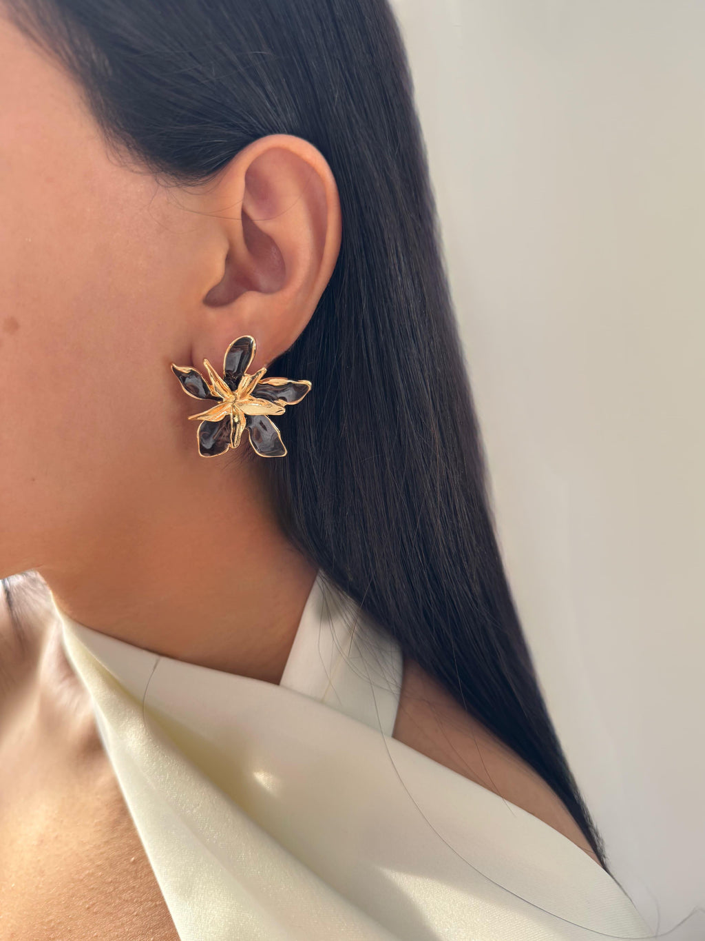 Siyah Gold Çiçek Tasarım Küpe