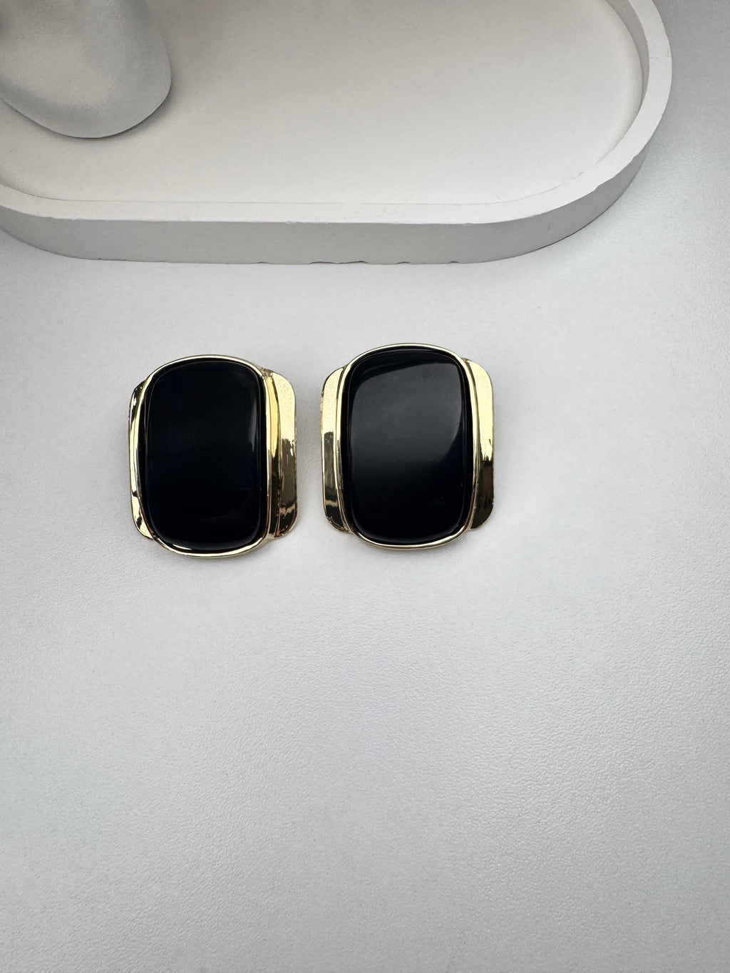 Siyah Gold Şeritli Küpe