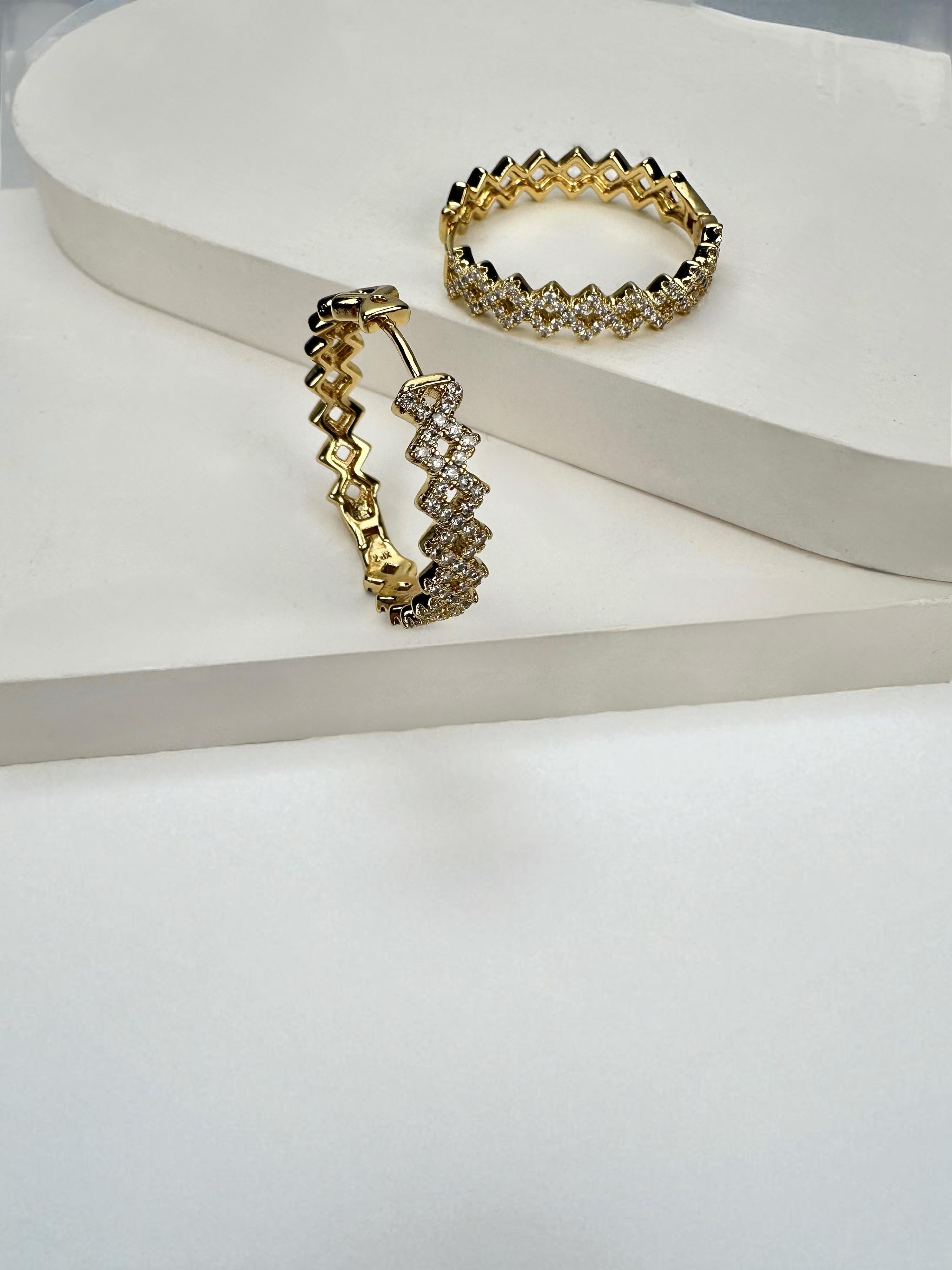 Taşlı Tasarım Halka Gold Küpe