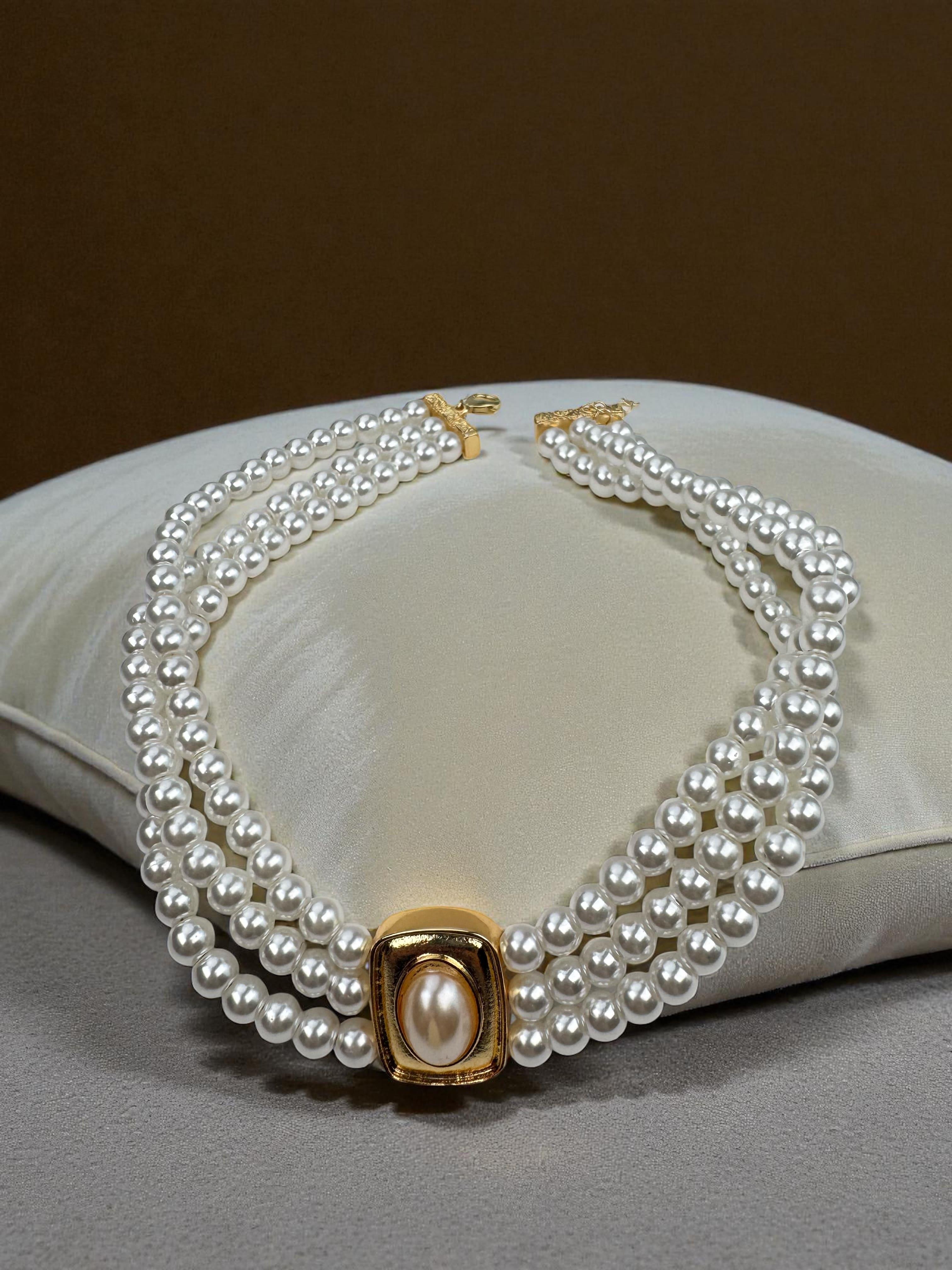 Üç Şerit Kare Taşlı İnci Kolye