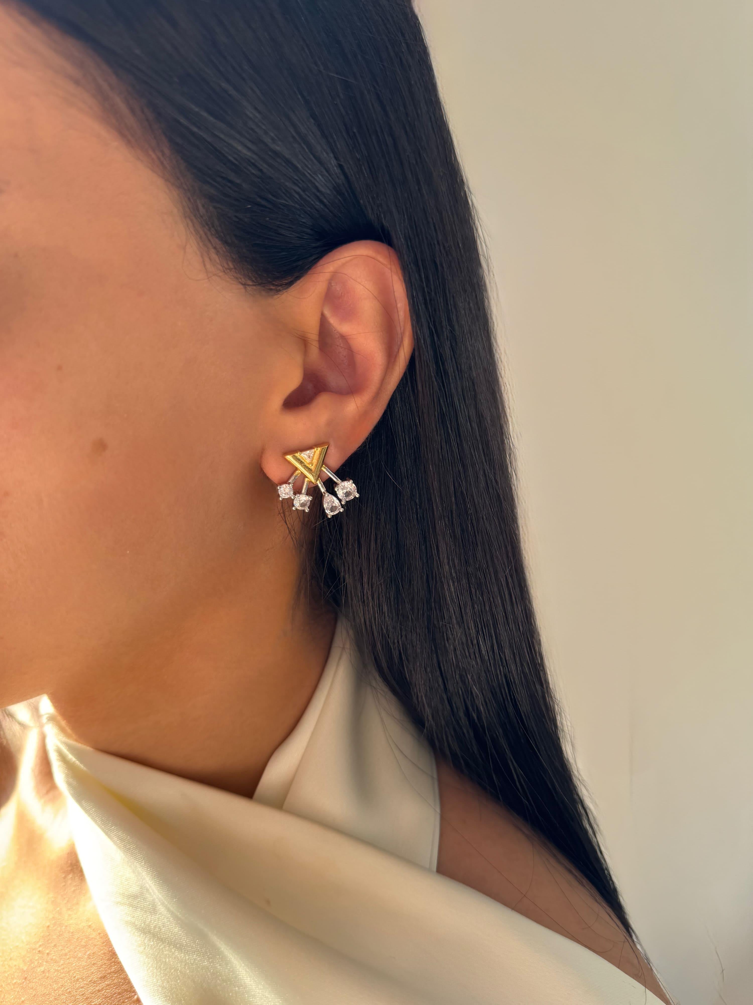 Üçgen Taşlı Tasarım Küpe