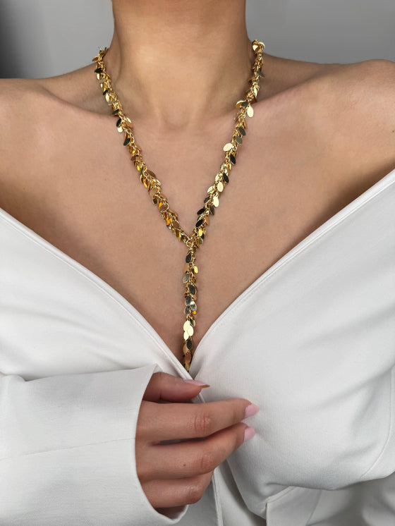 Yaprak Püsküllü Gold Dekolte Kolye