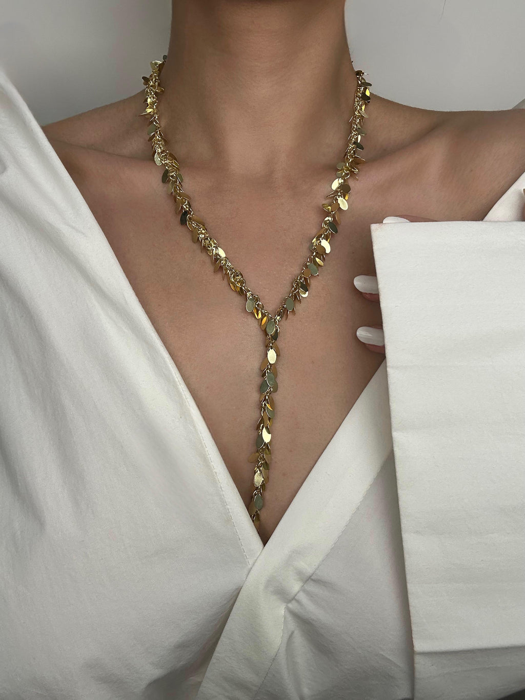 Yaprak Püsküllü Gold Dekolte Kolye